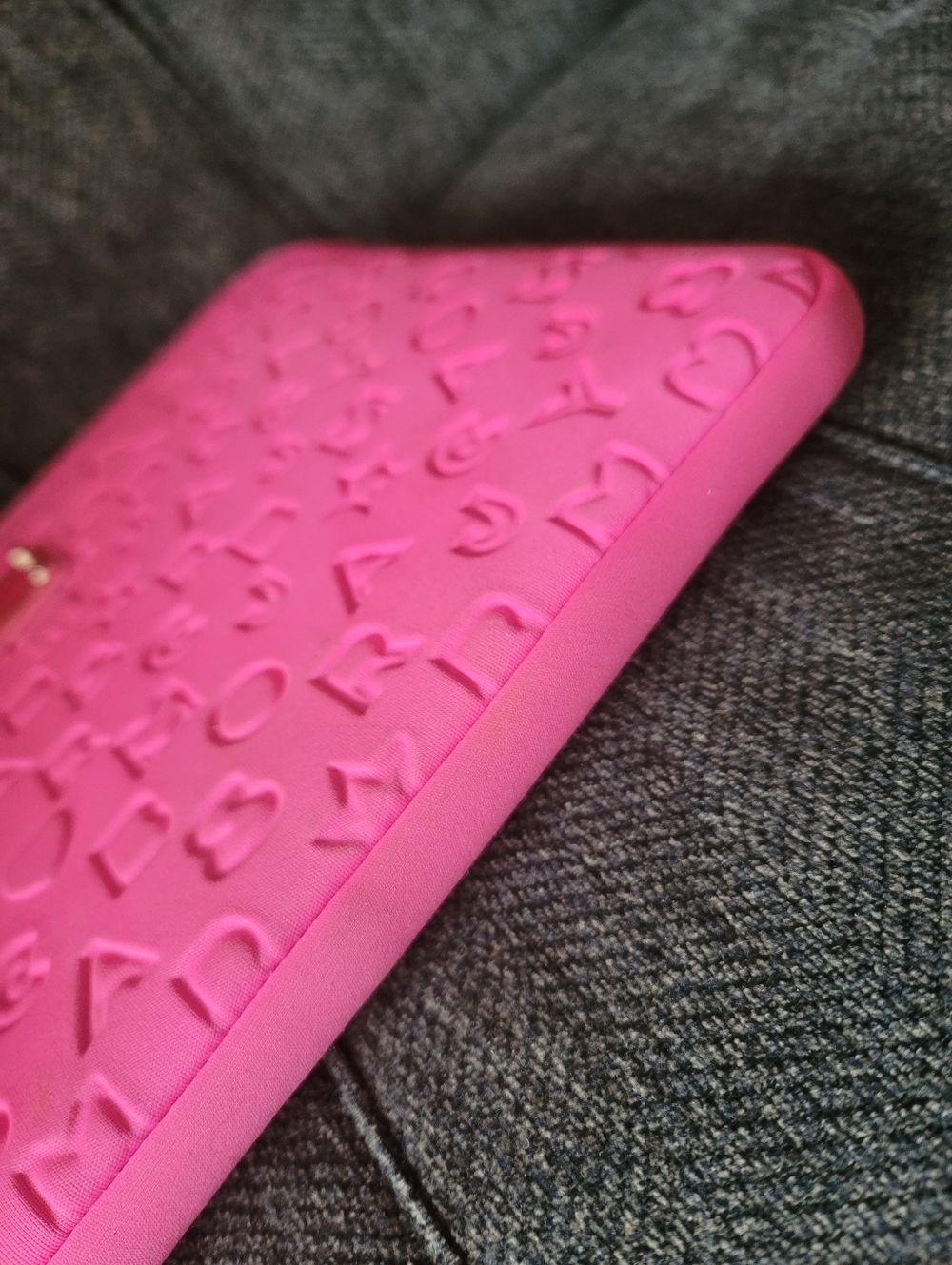 Marc Jacobs Dreamy Logo Knockout Pink Padded Laptop / Tablet Sleeve Case - Picture 7 of 13